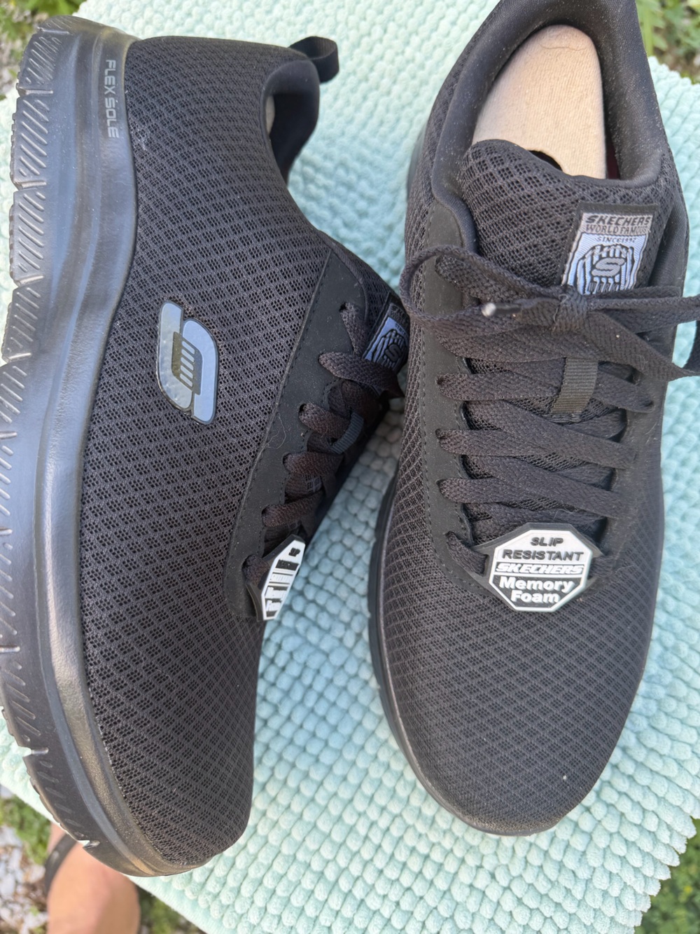Skechers Men’s size 11 Black Slip-Resistant Memory Foam Athletic Shoes! New! - Picture 3 of 10